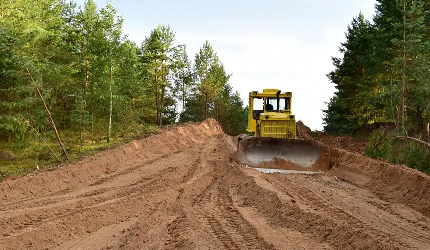 Débroussaillage et excavation pour projet forestier Windsor.